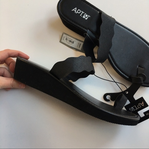 Apt. 9 Scalloped Wedge Flip-Flops Black New - Picture 5 of 6